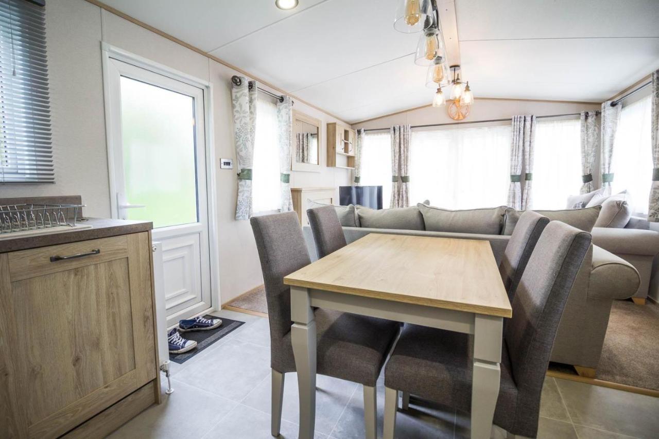 Отель Beautiful 6 Berth Caravan With Decking At Southview Holiday Park Ref 33024O Скегнесс Экстерьер фото