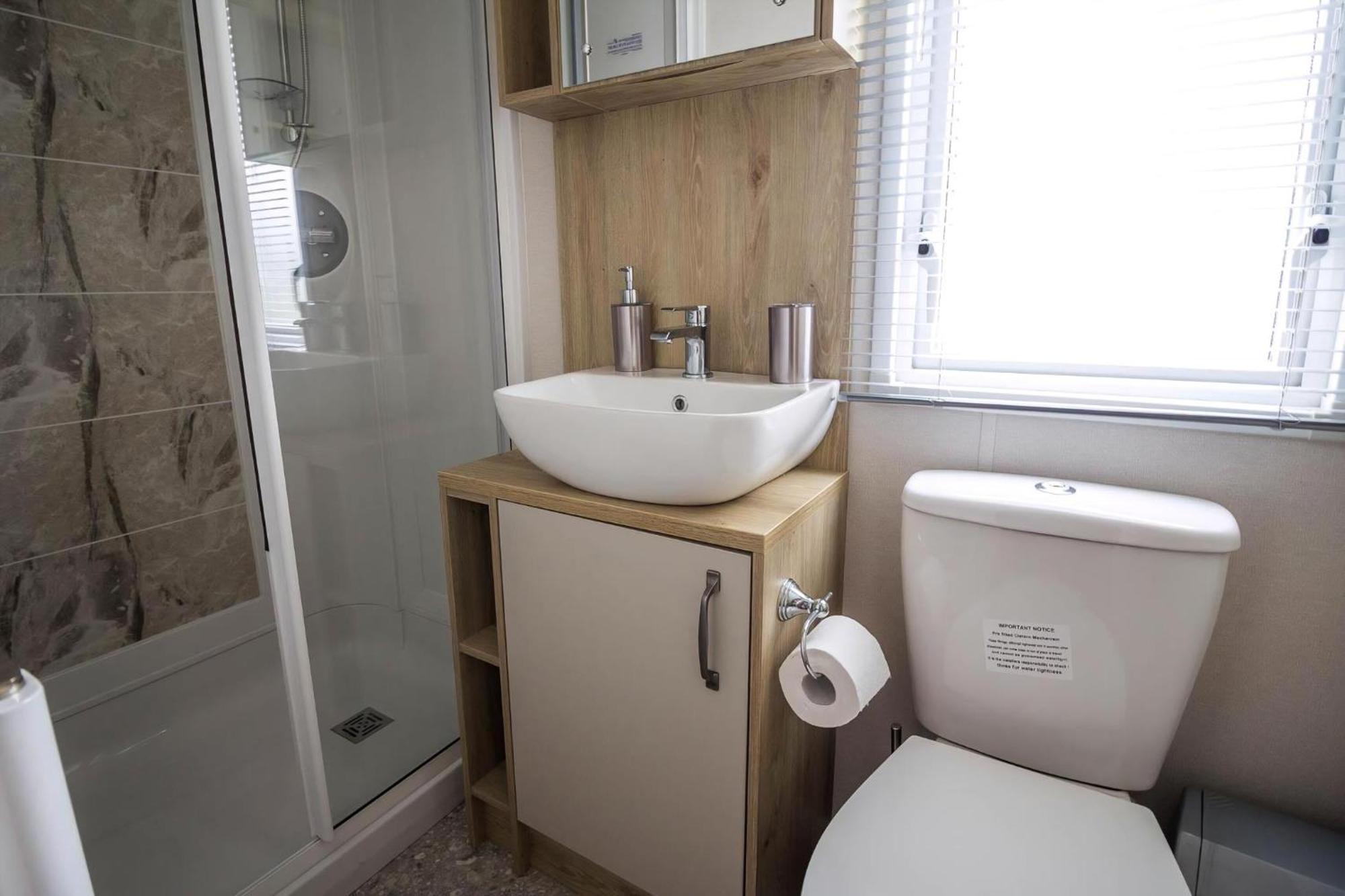 Отель Beautiful 6 Berth Caravan With Decking At Southview Holiday Park Ref 33024O Скегнесс Экстерьер фото